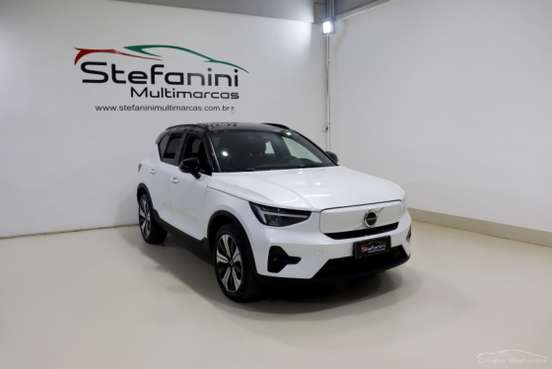VOLVO-XC40-2023