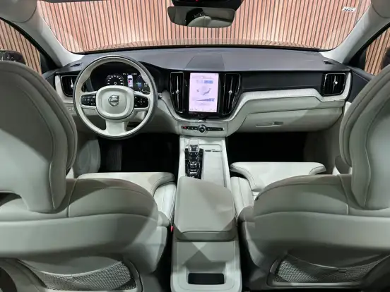 VOLVO-XC60-2021