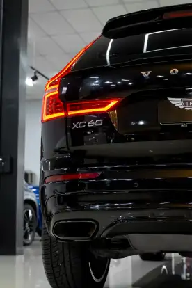 VOLVO-XC60-2020