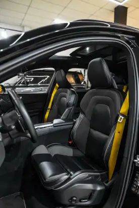VOLVO-XC60-2020
