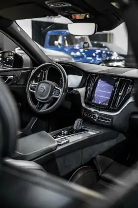 VOLVO-XC60-2020