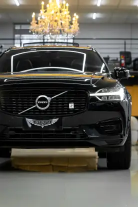 VOLVO-XC60-2020
