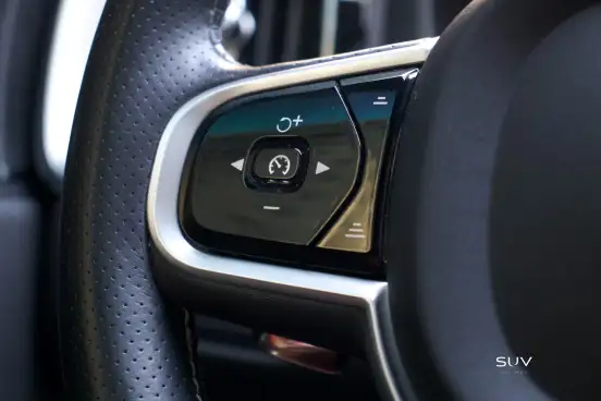 VOLVO-XC60-2.0 T8 HYBRID R-DESIGN AWD GEARTRONIC VOLVO-XC60-2019