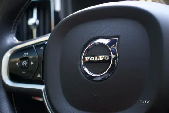 VOLVO-XC60-2019