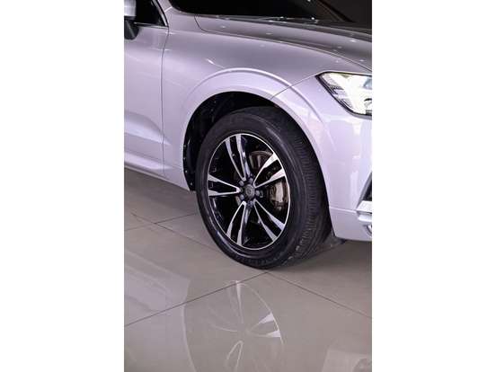 VOLVO-XC60-2.0 T5 GASOLINA MOMENTUM AWD GEARTRONIC VOLVO-XC60-2018