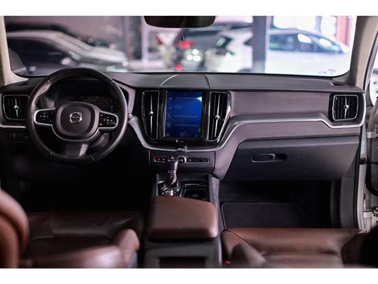 VOLVO-XC60-2.0 T5 GASOLINA MOMENTUM AWD GEARTRONIC VOLVO-XC60-2018