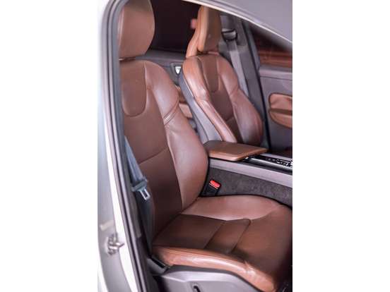 VOLVO-XC60-2.0 T5 GASOLINA MOMENTUM AWD GEARTRONIC VOLVO-XC60-2018
