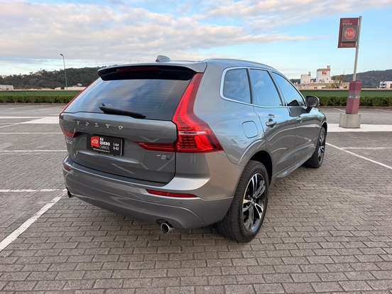 VOLVO-XC60-2020