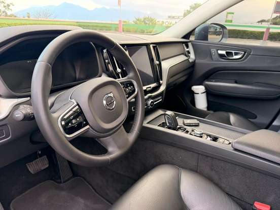 VOLVO-XC60-2.0 T8 HYBRID MOMENTUM AWD GEARTRONIC VOLVO-XC60-2020