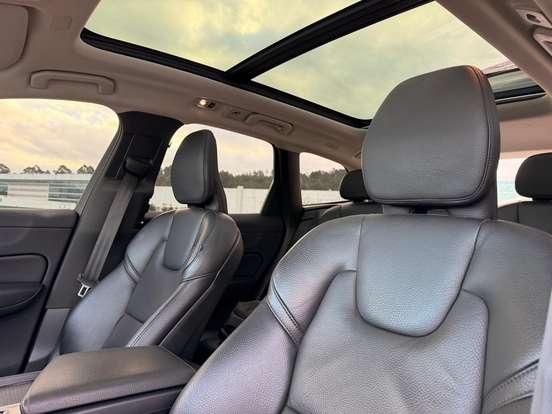 VOLVO-XC60-2020
