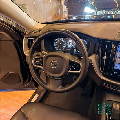 VOLVO-XC60-2020