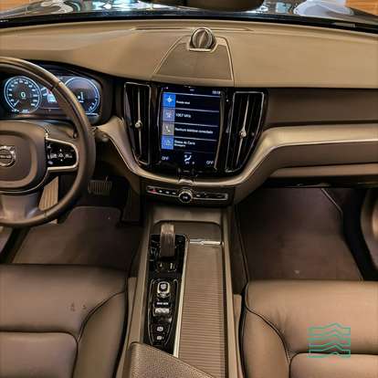 VOLVO-XC60-2020