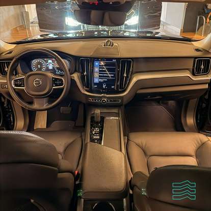 VOLVO-XC60-2020