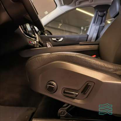 VOLVO-XC60-2020