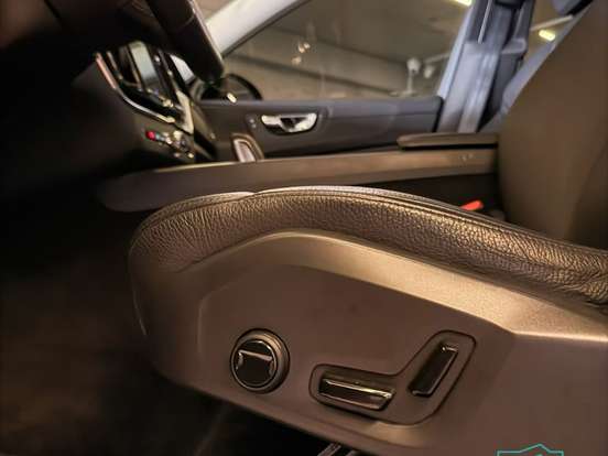 VOLVO-XC60-2.0 T8 HYBRID MOMENTUM AWD GEARTRONIC VOLVO-XC60-2020