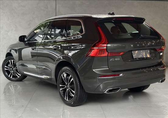 VOLVO-XC60-2020