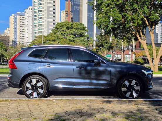 VOLVO-XC60-2024