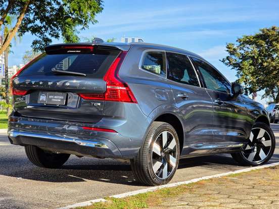VOLVO-XC60-2024