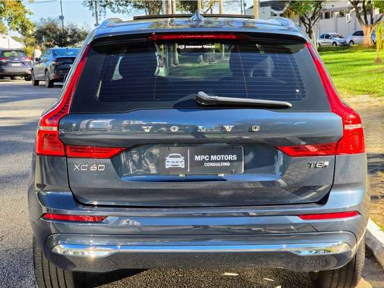 VOLVO-XC60-2024