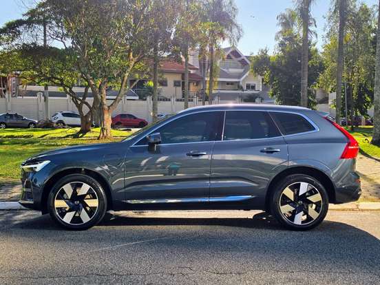 VOLVO-XC60-2024