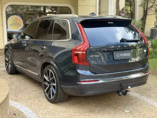 VOLVO-XC90-2023