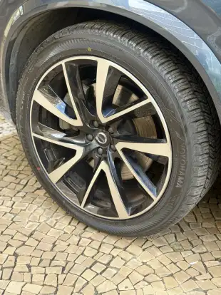 VOLVO-XC90-2023
