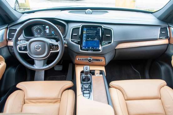 VOLVO-XC90-2016