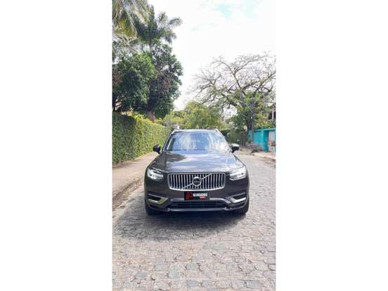 VOLVO-XC90-2022