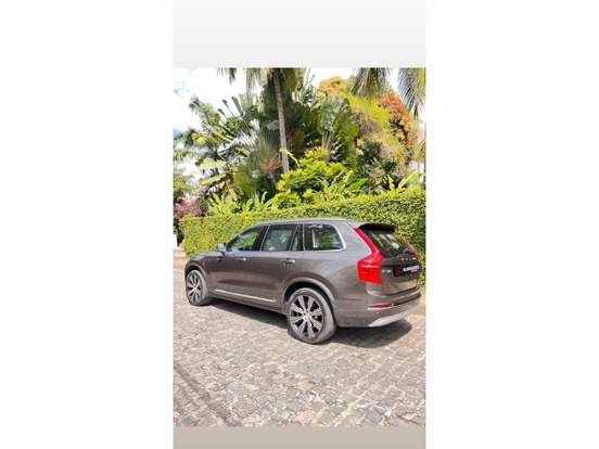 VOLVO-XC90-2022