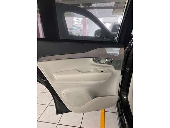VOLVO-XC90-2022