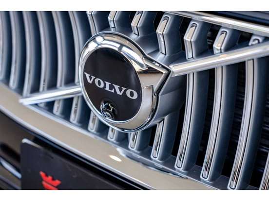 VOLVO-XC90-2022