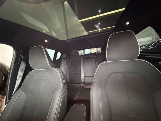 VOLVO-C40-2022