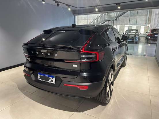 VOLVO-C40-2023