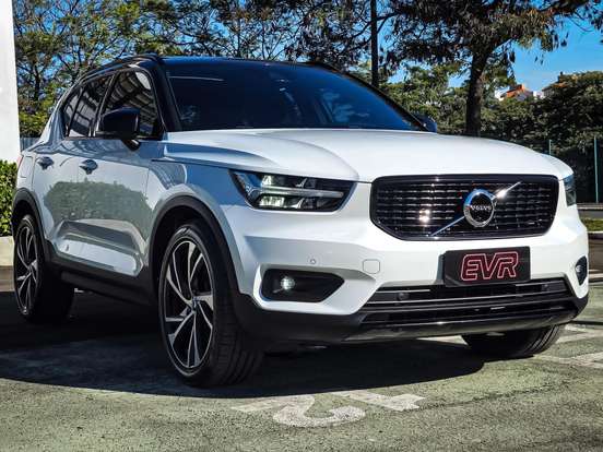 VOLVO-XC40-2019