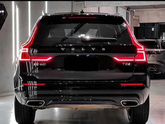 VOLVO-XC60-2.0 T5 GASOLINA R-DESIGN AWD GEARTRONIC VOLVO-XC60-2018