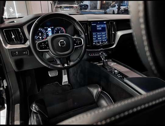 VOLVO-XC60-2018