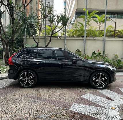 VOLVO-XC60-2018