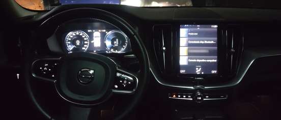VOLVO-XC60-2020