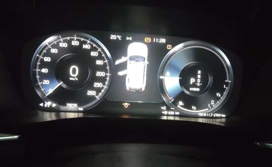 VOLVO-XC60-2020