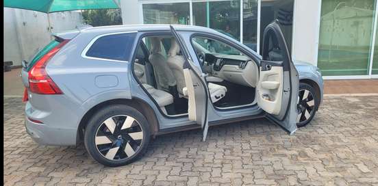 VOLVO-XC60-2024
