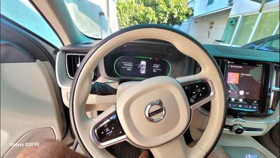 VOLVO-XC60-2024