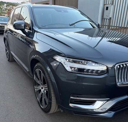 VOLVO-XC90-2022