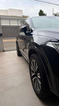 VOLVO-XC90-2020