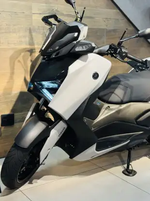 YAMAHA-XMAX 250 CONNECTED ABS-2025