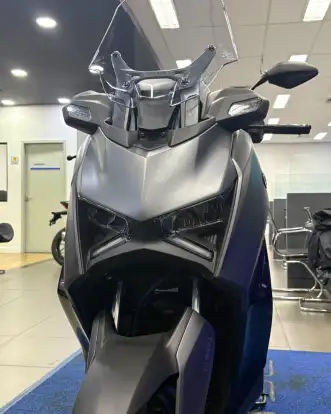 YAMAHA-XMAX 300 CONNECTED ABS-2027