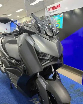 YAMAHA-XMAX 300 CONNECTED ABS-2027