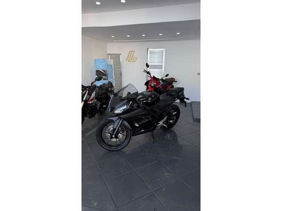 YAMAHA-YZF R15-2023