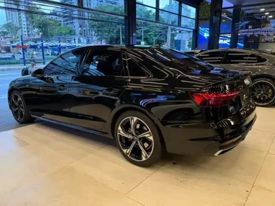 AUDI-A4-2023