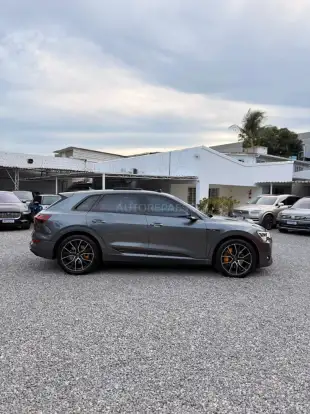 AUDI-E-TRON-2020