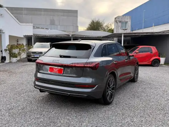 AUDI-E-TRON-ELÉTRICO PERFORMANCE BLACK QUATTRO AUDI-E-TRON-2020